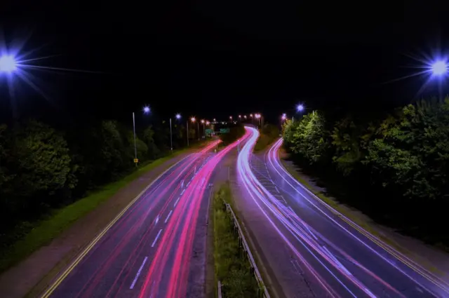 Luces en una carrtera