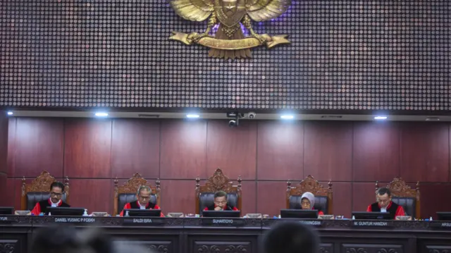 Dalam putusannya MK mengabulkan sebagian uji materi terkait gugatan kuota internet hangus yang diajukan oleh pengemudi ojek daring, sehingga MK memerintahkan pemerintah untuk menyediakan pilihan layanan jasa telekomunikasi yang menjamin sisa kuota milik pengguna jasa telekomunikasi tetap aktif dan dapat digunakan. 