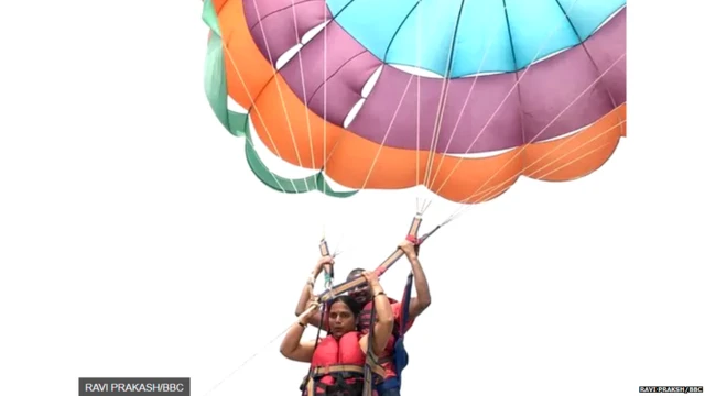 ਰਵੀ ਪ੍ਰਕਾਸ਼ ਅਤੇ ਉਨ੍ਹਾਂ ਦੇ ਪਤਨੀ