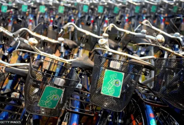 အိန္ဒိယ ပြည်နယ် အများအပြားမှာ ရွာကနေ ကျောင်းတက်နိုင်အောင် စက်ဘီးအခမဲ့ ထောက်ပံ့ပေး