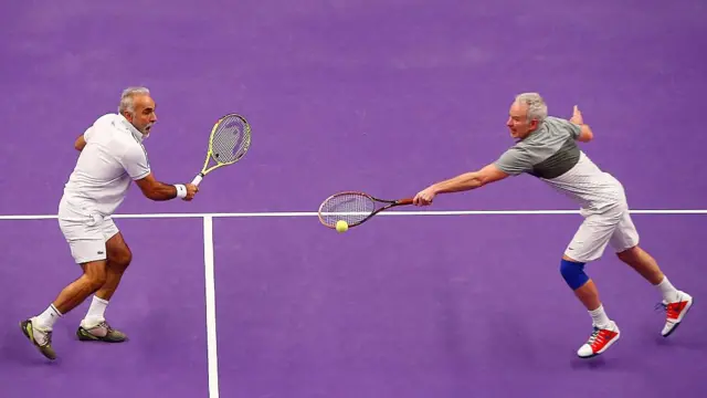 جان مک‌انرو و منصور بهرامی در مسابقه‌ای نمایشی در رویال آلبرت هال لندن