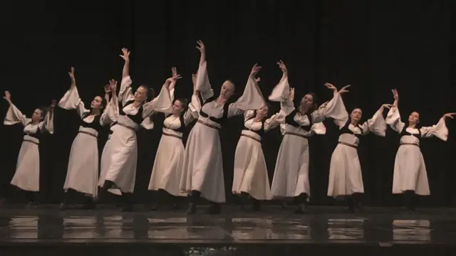 Šta ansambl na nastupu