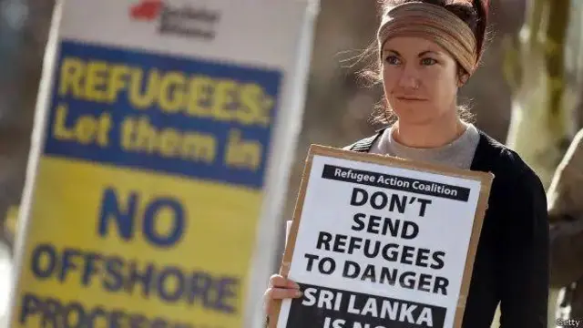 Demonstrasi menentang kebijakan Australia soal pengungsi.