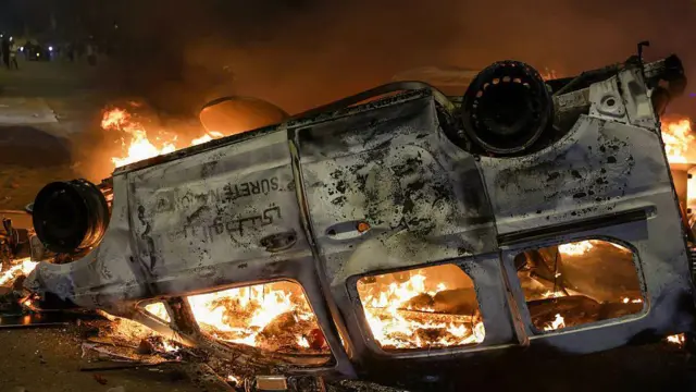 Những người tổ chức biểu tình khẳng định họ không liên quan đến các hành động bạo lực