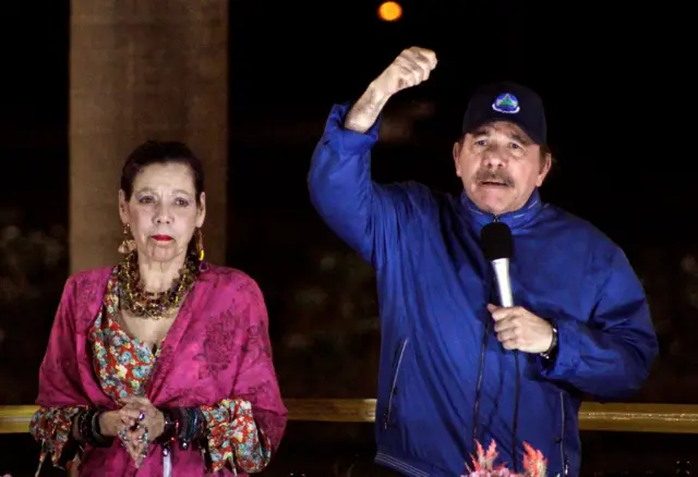 Daniel Ortega e sua esposa e vice-presidente, Rosario Murillo