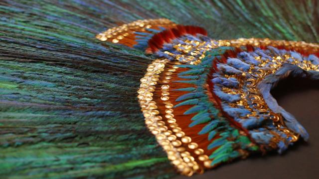 Zelia Nuttall identificó este tocado de plumas de quetzal engarzadas en oro y piedras preciosas que actualmente se encuentra en el Museo de Etnología de Viena, en Austria, como el Penacho de Moctezuma o quetzalapanecáyotl. No obstante, no hay certeza histórica de ello.