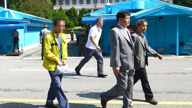 (캡션) 2014년 정부가 제3국을 통해 월북한 것으로 추정되는 김모(52) 씨의 신병을 판문점을 통해 북측으로부터 인수했다
