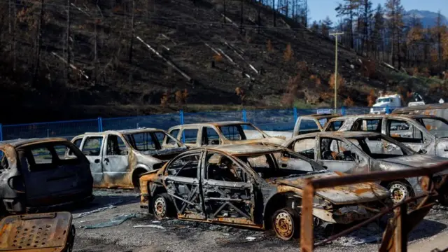 অগ্নিকাণ্ডে পুড়ে যাওয়া কিছু গাড়ি।