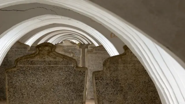 မန္တလေးကုသိုလ်တော်ဘုရားထဲကကျောက်စာချပ်များ