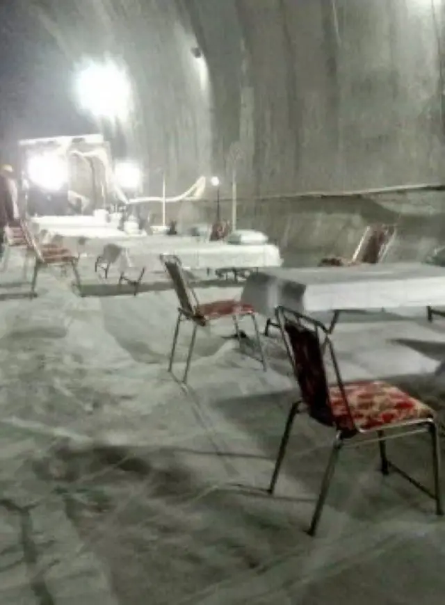 সুড়ঙ্গ-মুখেই একটি অস্থায়ী হাসপাতাল তৈরি করা হয়েছিল