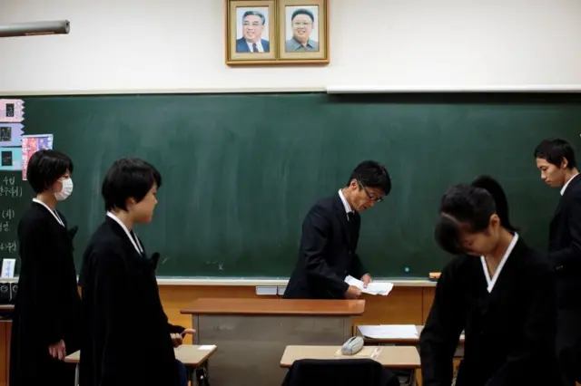 金正日和金日成肖像