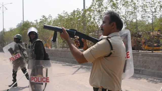 శివాజీ విగ్రహం వివాదం