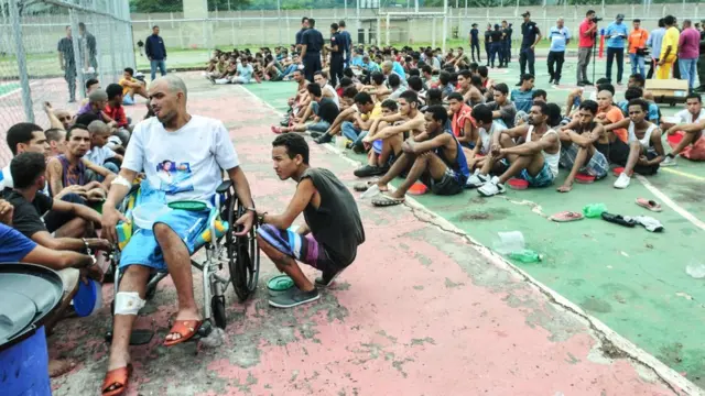 Presos en una de las canchas de juego de la PGV