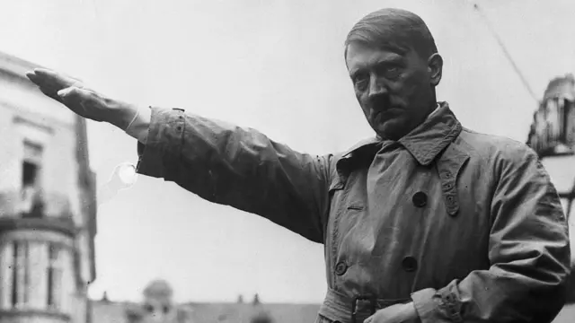 Adolf Hitler, Nazi