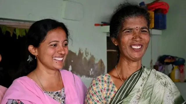 கௌரம்மா தன் மகள் வனஜாக்‌ஷியுடன் 