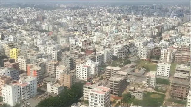 ভূমিকম্পের মতো দুর্যোগের পর নিরাপদ আশ্রয় হিসেবে প্রয়োজনীয় খোলা জায়গাও নেই ঢাকা শহরে বলে বলছেন বিশেষজ্ঞরা