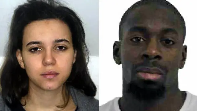 Hayat Boumeddiene (i) y Amedy Coulibaly (d)