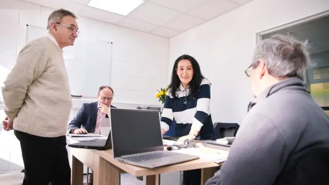 فانيا اسماعيل والفريق الذي تشرف عليه