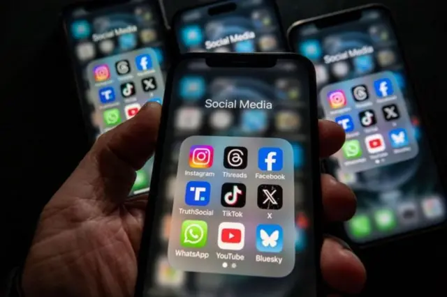 पोलिसांनुसार, गुन्हेगार सोशल मीडियाच्या माध्यमातून फ्रॉड करण्याची संधी शोधत असतात