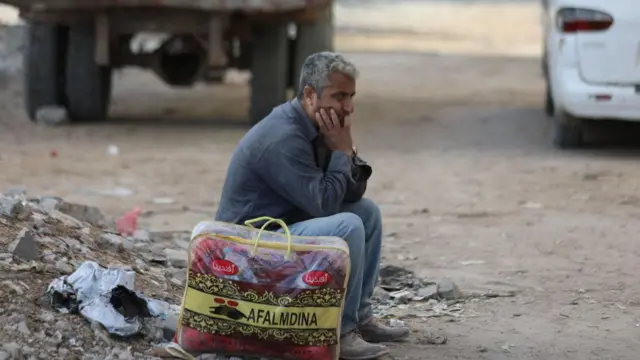 या हल्ल्यांमुळे अनेकांना आपले घर-दार सोडून जावे लागत आहे. 