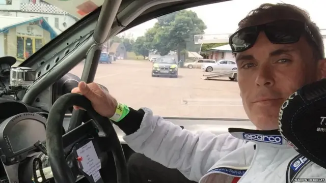 Уоррен Маккинлей за рулем