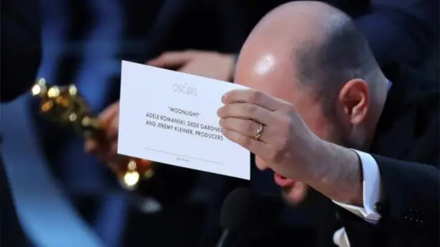 नाव जाहीर झालं 'लालालँड'चं, विजेता होता 'मूनलाईट'.