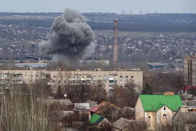 Дим над Костянтинівкою після ударів російських авіабомб по прифронтовому місту