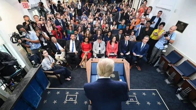 Trump yavuze ko agiye kunyarutsa gukora mu maguru masha