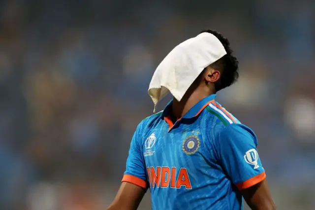 இந்தியப் பந்துவீச்சாளர்கள் திணறியபோது தகர்ந்த நம்பிக்கைகள்