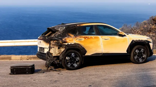 spaljen automobil u omišu u hrvatskoj od požara, požar u hrvatskoj, spaljeni automobilu od požara u omišu, požar u omišu