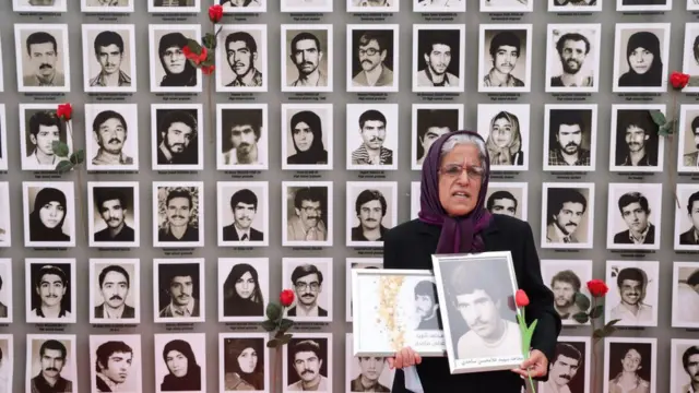 Opositores al régimen iraní manifestaron esta semana en Alemania por las supuestas ejecuciones masivas ocurridas en 1988.