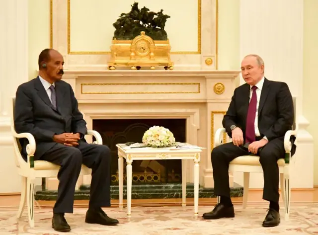 ፕሬዝዳንት ኢሳያስ ከሩሲያ አቻቸው ጋር ሲወያዩ