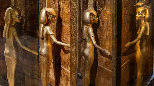 তুতেনখামেনের সমাধির চারপাশে দাঁড়ানো সোনার মূর্তি