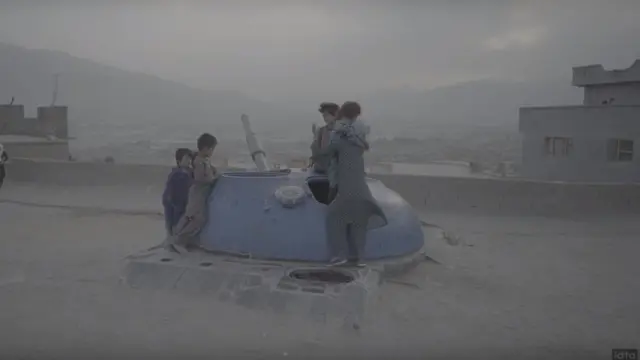 کابل شهری در باد