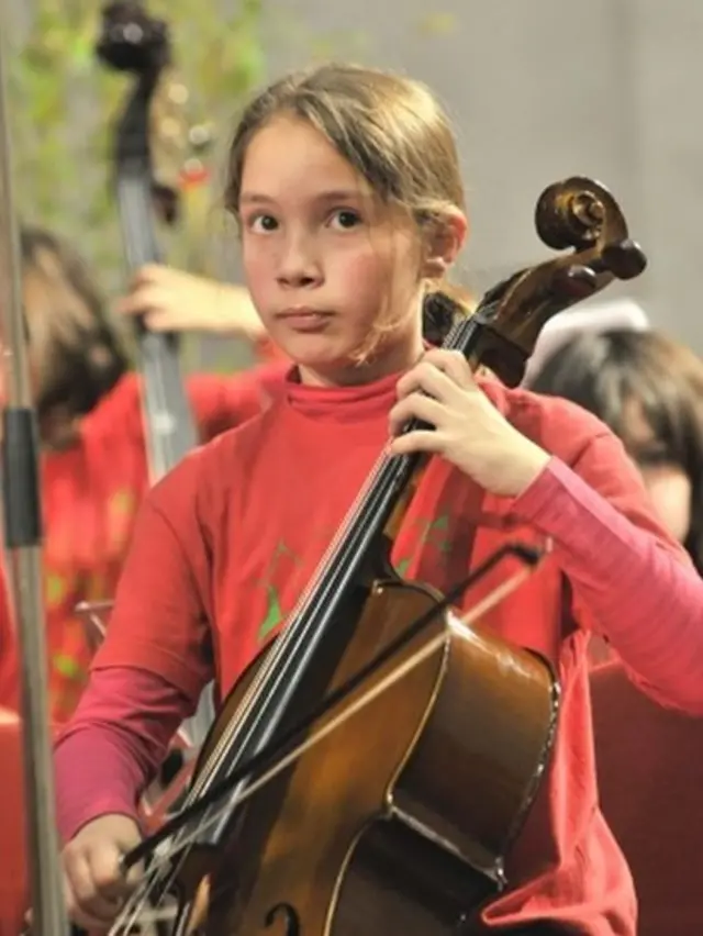 Sara e seu violoncelo