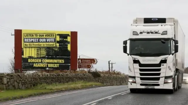 Kuzey İrlanda - İrlanda sınırında yaşayanlar fiziki bir sınır olasılığına karşı kampanya yürütüyor