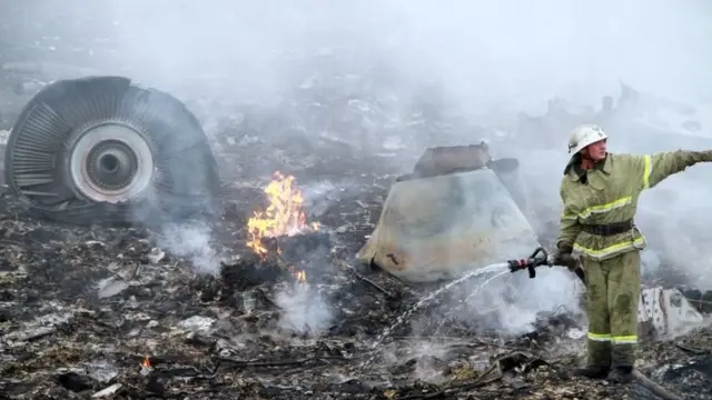 destroços do MH17