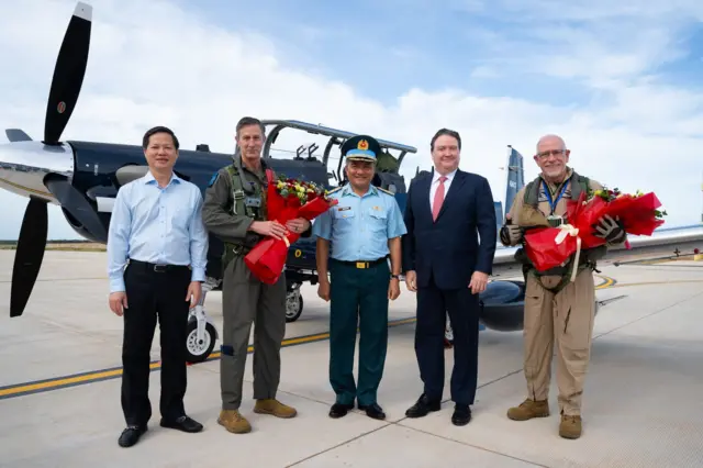Mỹ đã bàn giao năm máy bay huấn luyện T-6C Texan II cho Việt Nam vào cuối năm 2024