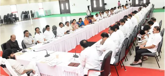 పార్టీ నేతలతో పవన్ కల్యాణ్ సమావేశం