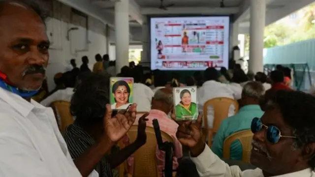 அதிமுக தொண்டர்கள்