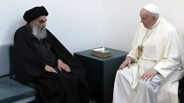 Aiatolá Ali al Sistani com papa Francisco 