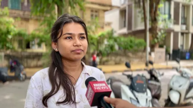 आदिती पांचाळ म्हणतात की, प्राण्यांना खाऊ द्यायला हवं. मात्र त्यामुळे अस्वच्छता पसरू नये याचीदेखील काळजी घ्यायला हवी.