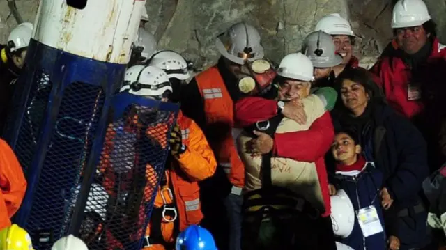 खाणीतले कामगार सुखरुप बाहेर आले तो क्षण 