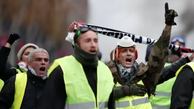 पेरिस में सरकार विरोधी प्रदर्शन