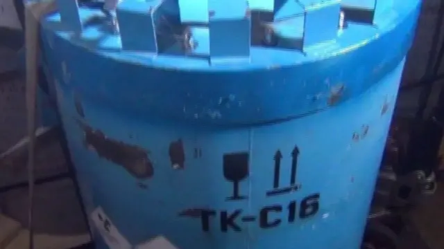 خبرگزاری تسنیم می گوید این عکس مربوط به اورانیوم غنی شده ایران است