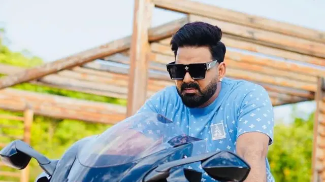 पवन सिंह की तस्वीर