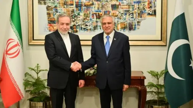 ایرانی وزیر خارجہ عباس عراقچی نے پاکستانی وزیر خارجہ اسحاق ڈار سے ملاقات کی