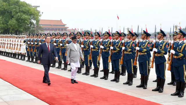 चीनमा प्रचण्ड 