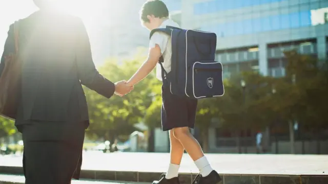 كيف يتغلب المغتربون على ارتفاع تكاليف المدارس؟