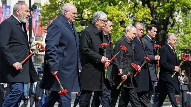 МДҲ раҳбарлари Қизил Майдонда